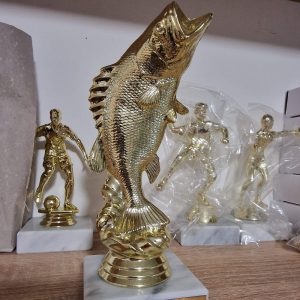 Horgász trófea – Prémium Aranyozott Hal Szobor Márvány Talpon
