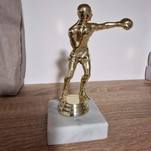 "Ökölvívó" figura - 12 cm-es