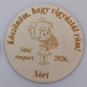 „Köszönöm, hogy vigyáztál rám!” – Személyre szabható ballagási fa hűtőmágnes