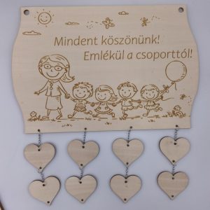 Ballagási Emléktábla „Osztályunk” – Személyre szabható, gravírozott fa emlékőrző